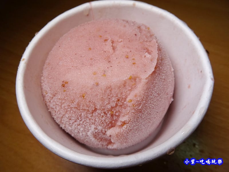 小琉球美食-允好嘉草莓冰淇淋 (1).jpg 小琉球美食-允好嘉草莓冰淇淋 (1).jpg