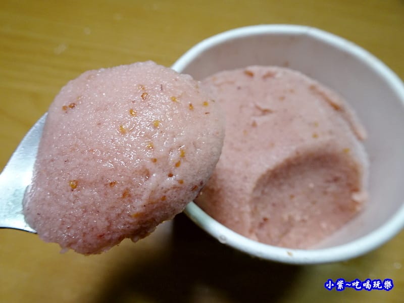 小琉球美食-允好嘉草莓冰淇淋2.jpg 小琉球美食-允好嘉草莓冰淇淋2.jpg