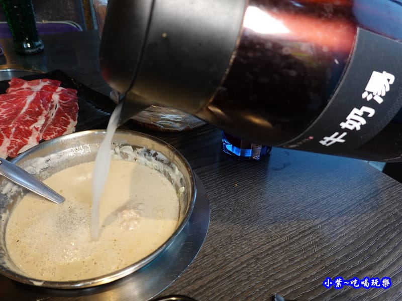 美白鮮奶鍋加湯-京棧鍋物.jpg 美白鮮奶鍋加湯-京棧鍋物.jpg
