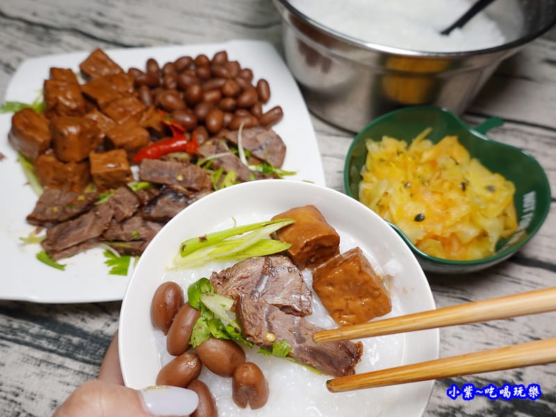 黑竹園滷味配粥.jpg 黑竹園滷味配粥.jpg