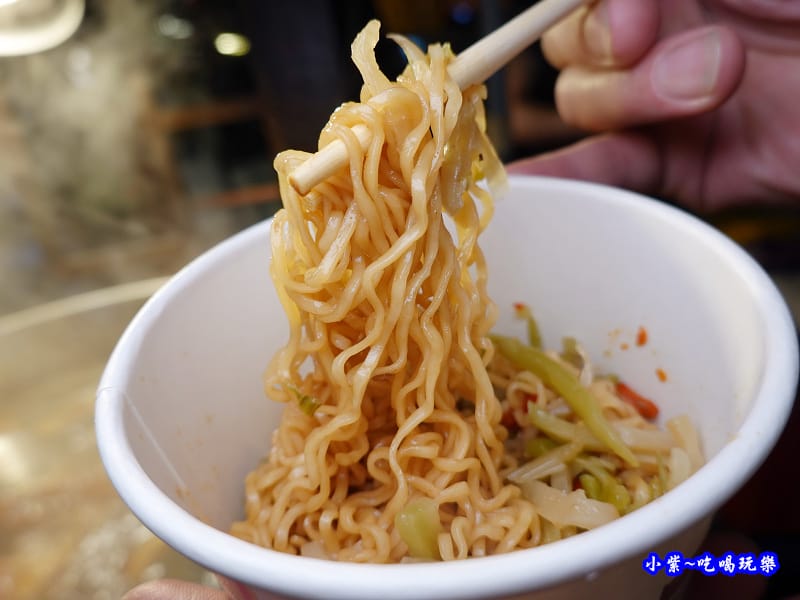 撒旦牛滷味滷泡麵-饒河街夜市美食 (2).jpg 撒旦牛滷味滷泡麵-饒河街夜市美食 (2).jpg
