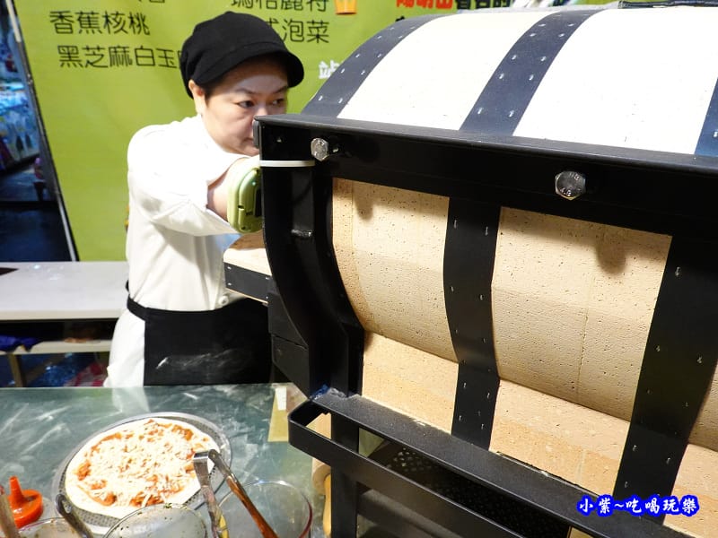 日本進口珪藻土窯爐-水果兔窯烤披薩饒河店 (1).jpg