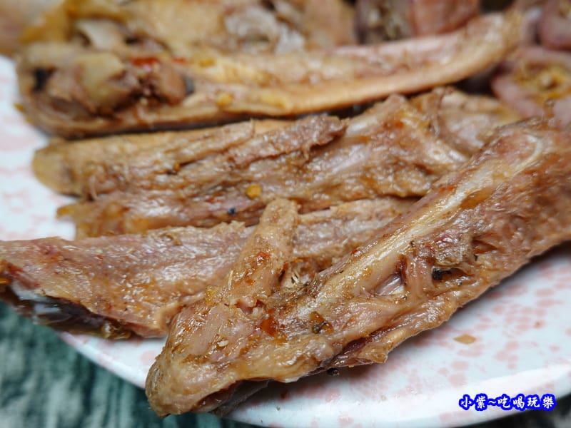 招牌鴨翅-榮榮麻辣滷味 (2).jpg