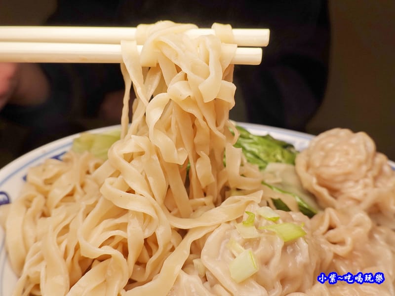 經典雲吞湯麵(粗麵-雲吞世家 (4).jpg