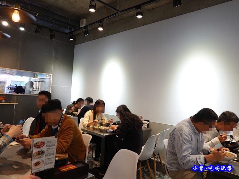 用餐環境-神仙牛肉麵 (1).jpg
