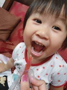 巧涵說爆汁肉條好吃.jpg