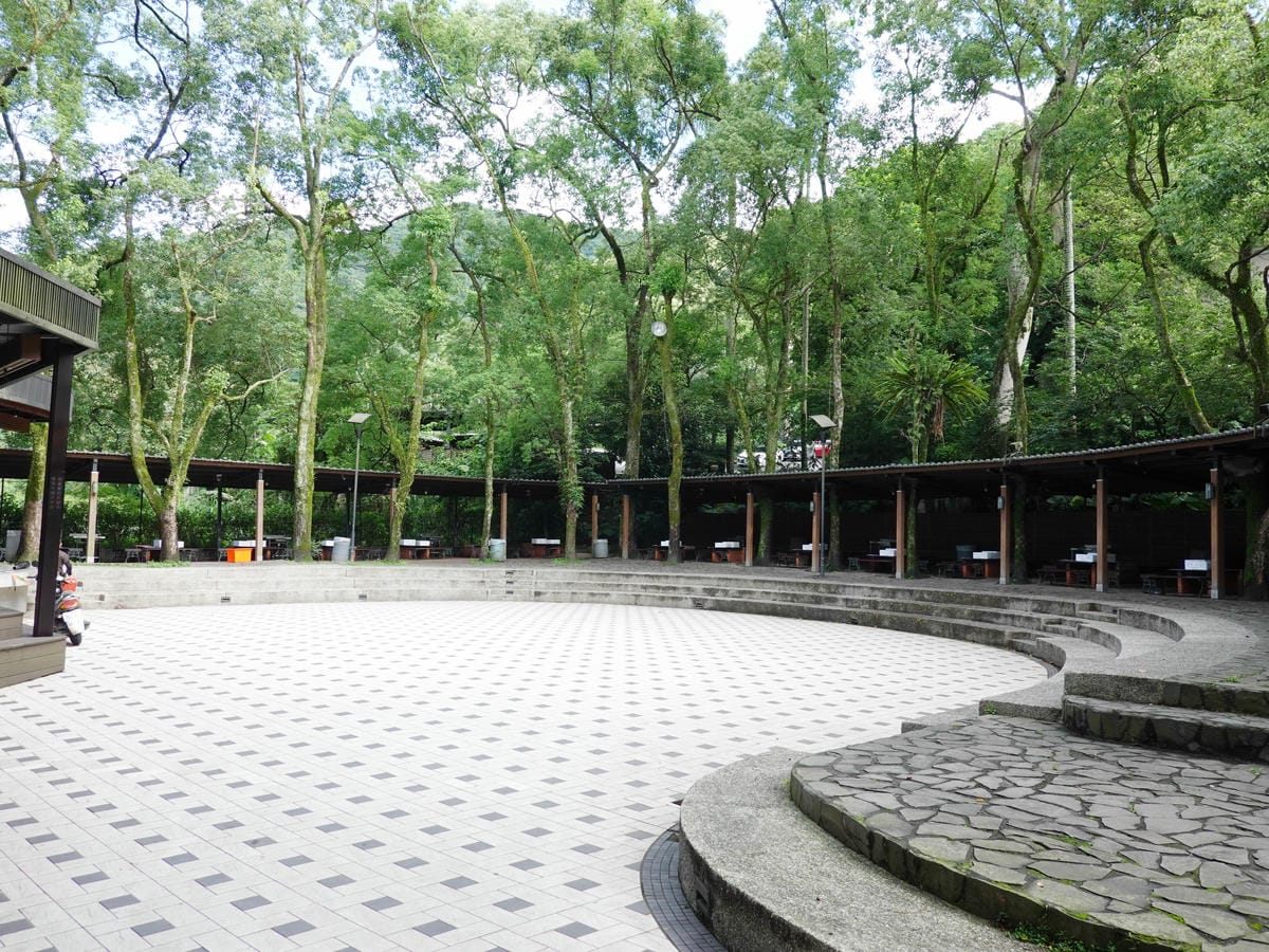 圓形劇場烤肉區-大板根 (3).jpg