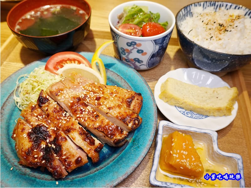 雞腿西京燒定食-坐著做員工食堂 (1).jpg 雞腿西京燒定食-坐著做員工食堂 (1).jpg