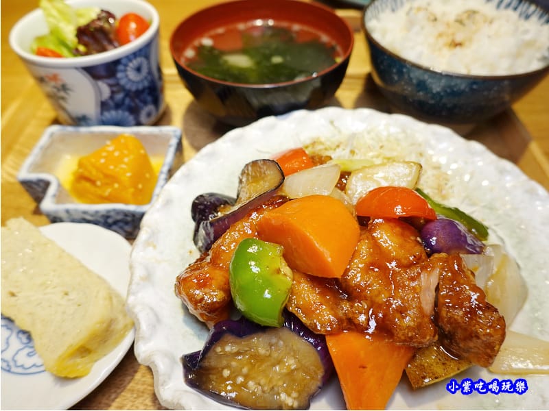 黑醋時蔬燴雞肉定食-坐著做員工食堂 (3).jpg 黑醋時蔬燴雞肉定食-坐著做員工食堂 (3).jpg