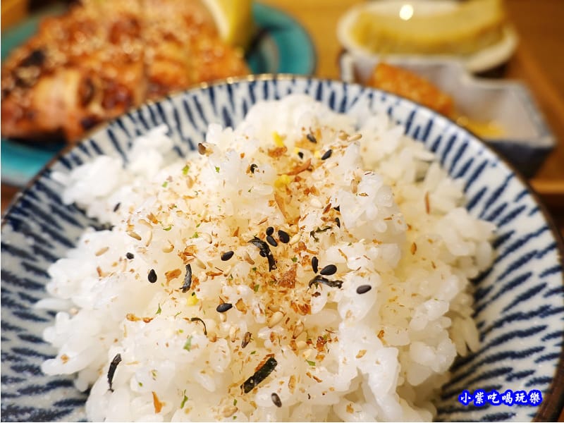 香鬆飯-坐著做員工食堂.jpg 香鬆飯-坐著做員工食堂.jpg