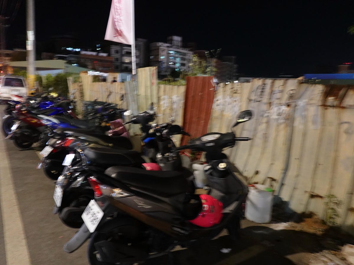 夜市外圍機車停車格-童話市集 (1).JPG 夜市外圍機車停車格-童話市集 (1).JPG