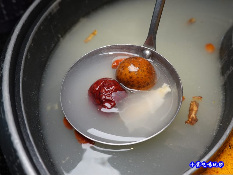 蒙古養生湯底-金大鋤壽喜燒府中店(吃到飽).jpg 蒙古養生湯底-金大鋤壽喜燒府中店(吃到飽).jpg