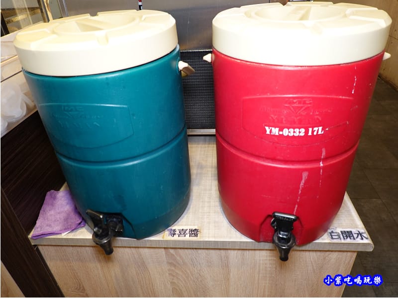 壽喜醬、白開水-金大鋤壽喜燒府中店(吃到飽).jpg 壽喜醬、白開水-金大鋤壽喜燒府中店(吃到飽).jpg