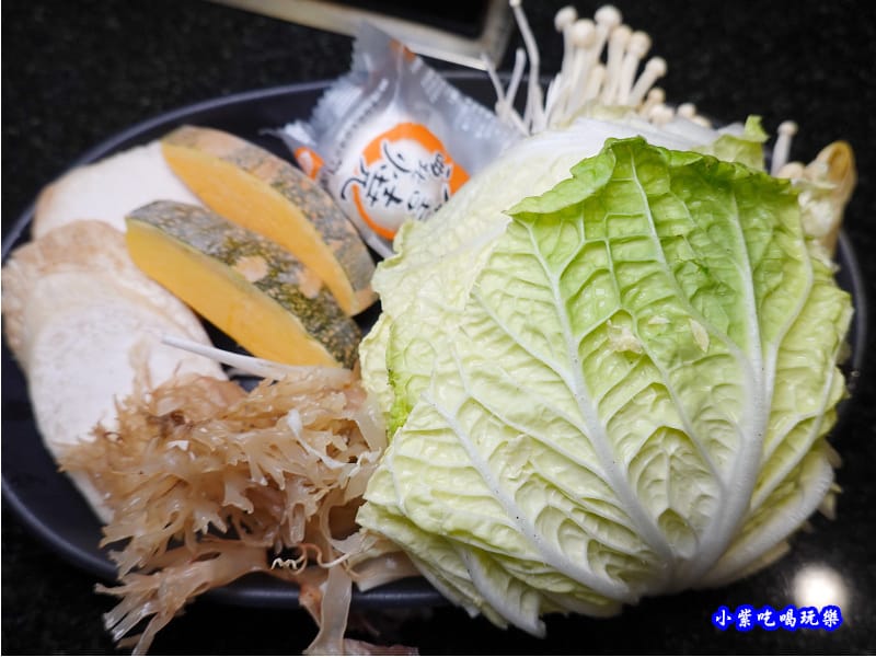 自助式時蔬-金大鋤壽喜燒府中店(吃到飽) (1).jpg 自助式時蔬-金大鋤壽喜燒府中店(吃到飽) (1).jpg