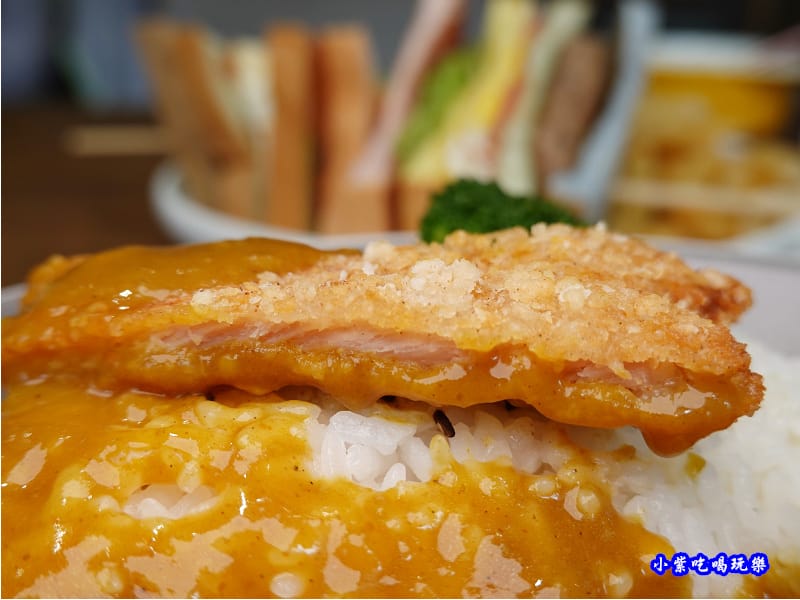日式炸豬排咖哩飯-fun晴輕食餐廳 (1).jpg 日式炸豬排咖哩飯-fun晴輕食餐廳 (1).jpg