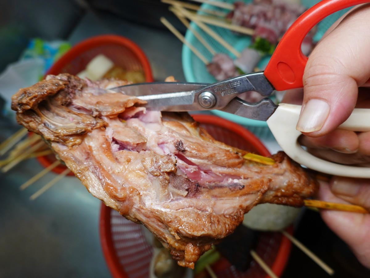 修剪大雞腿-國寶孜然烤肉串攤車.JPG 修剪大雞腿-國寶孜然烤肉串攤車.JPG