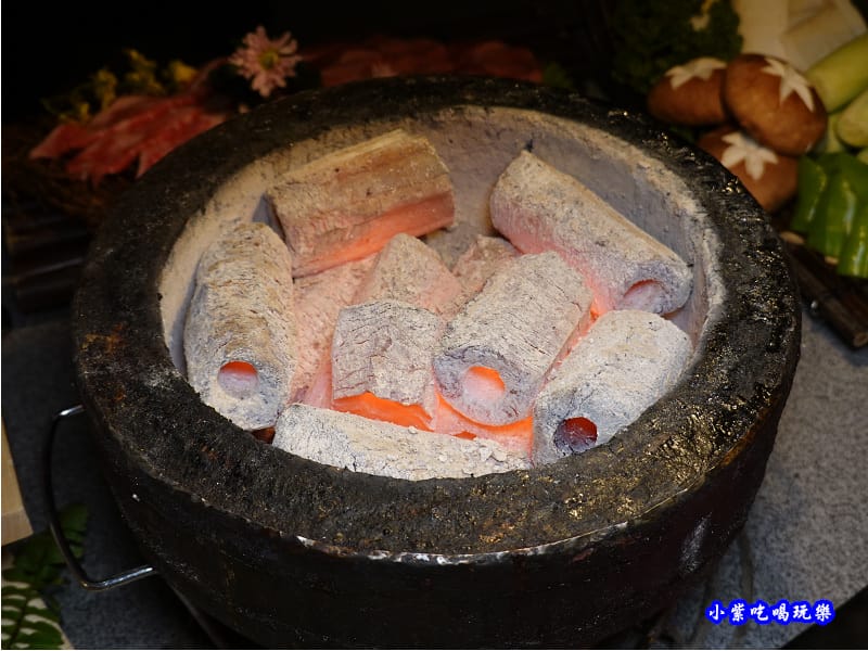 炭精烤爐-火之舞和牛燒烤吃到飽桃園店.jpg