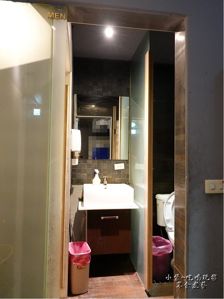 1樓男廁-火之舞和牛燒烤吃到飽桃園店.jpg