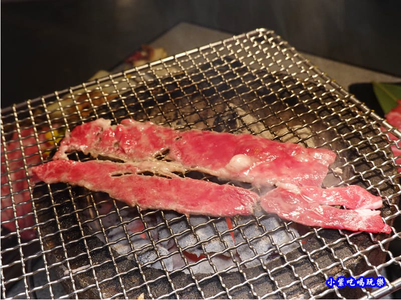 特選極黑霜降牛-火之舞和牛燒烤吃到飽桃園店 (1).jpg