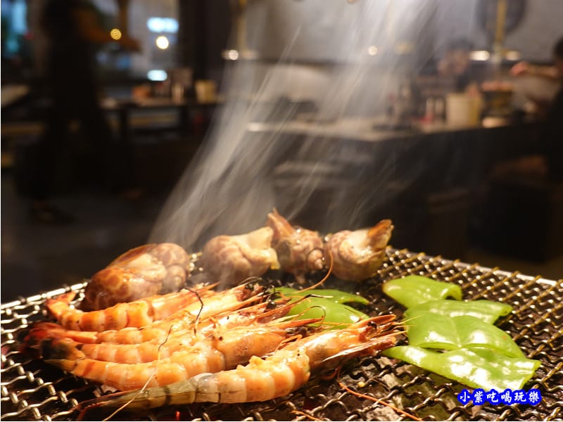 烤草蝦螺肉-火之舞和牛燒烤吃到飽桃園店 (1).jpg