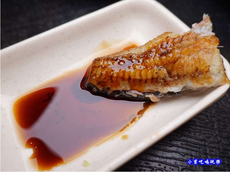 燒白饅佐辛味醬油-三河中川屋台北店.jpg 燒白饅佐辛味醬油-三河中川屋台北店.jpg