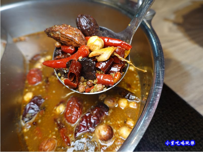 麻辣蒙古鍋底-蒙古紅蒙古火鍋桃園店.jpg 麻辣蒙古鍋底-蒙古紅蒙古火鍋桃園店.jpg