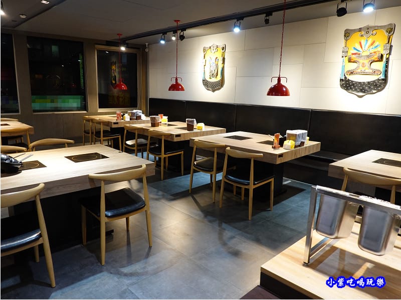 2樓用餐空間-蒙古紅蒙古火鍋桃園店 (2).jpg 2樓用餐空間-蒙古紅蒙古火鍋桃園店 (2).jpg