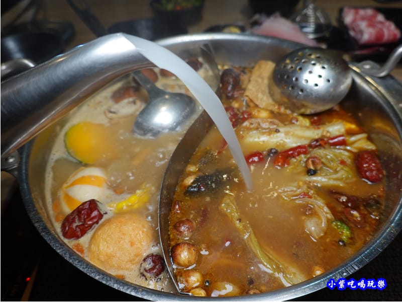 自己加高湯-蒙古紅蒙古火鍋桃園店.jpg 自己加高湯-蒙古紅蒙古火鍋桃園店.jpg