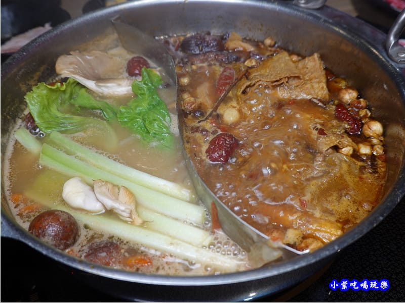 白鍋煮先青菜-蒙古紅蒙古火鍋桃園店.jpg 白鍋煮先青菜-蒙古紅蒙古火鍋桃園店.jpg