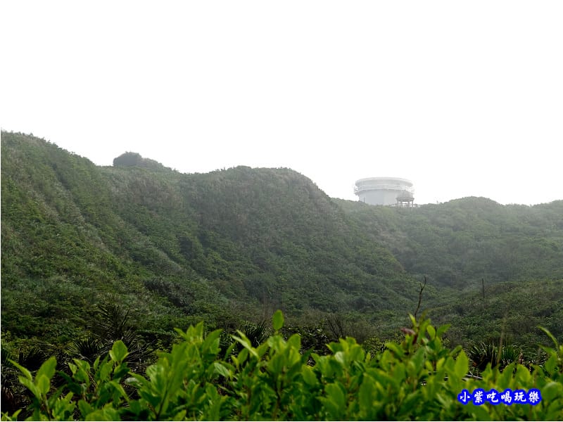 馬崗漁村看山上-三貂角燈塔.jpg