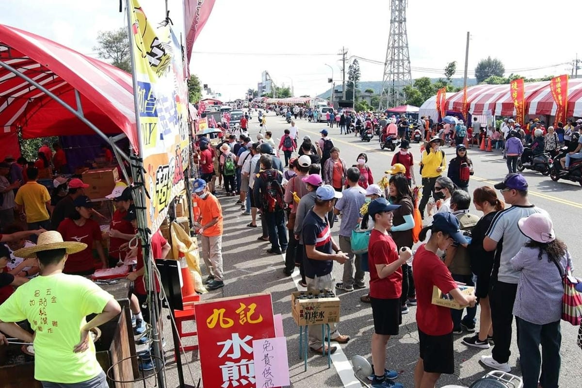 排炸雞人潮-2020大甲媽總領隊點心站.jpg 排炸雞人潮-2020大甲媽總領隊點心站.jpg