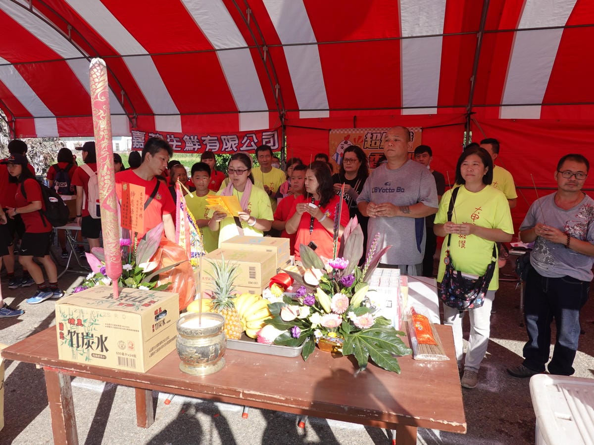香案疏文稟報媽祖-2020大甲媽總領隊點心站 (1).JPG 香案疏文稟報媽祖-2020大甲媽總領隊點心站 (1).JPG