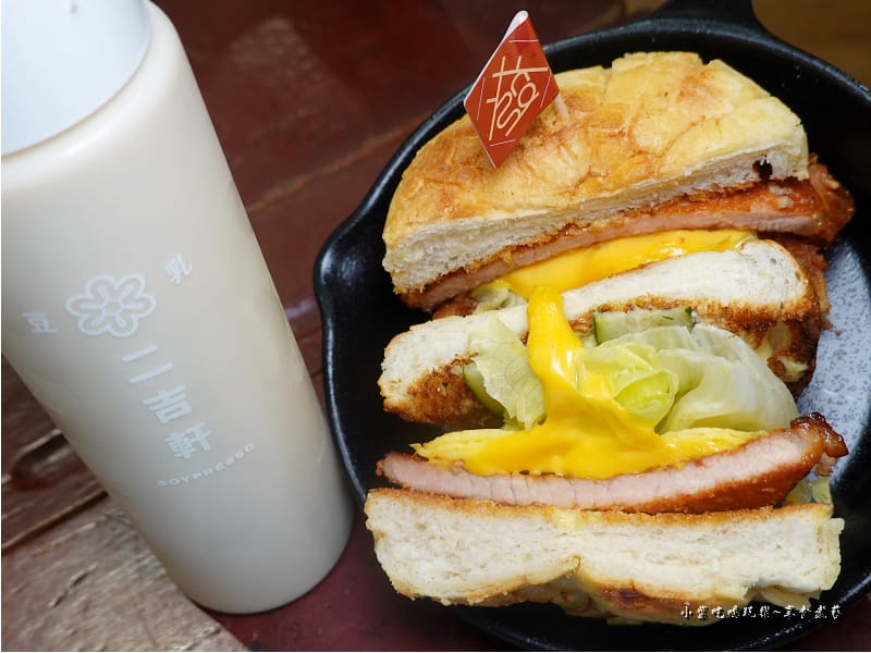 里肌豬排起司蛋菠蘿堡-早點初發中和店 (1).jpg 里肌豬排起司蛋菠蘿堡-早點初發中和店 (1).jpg