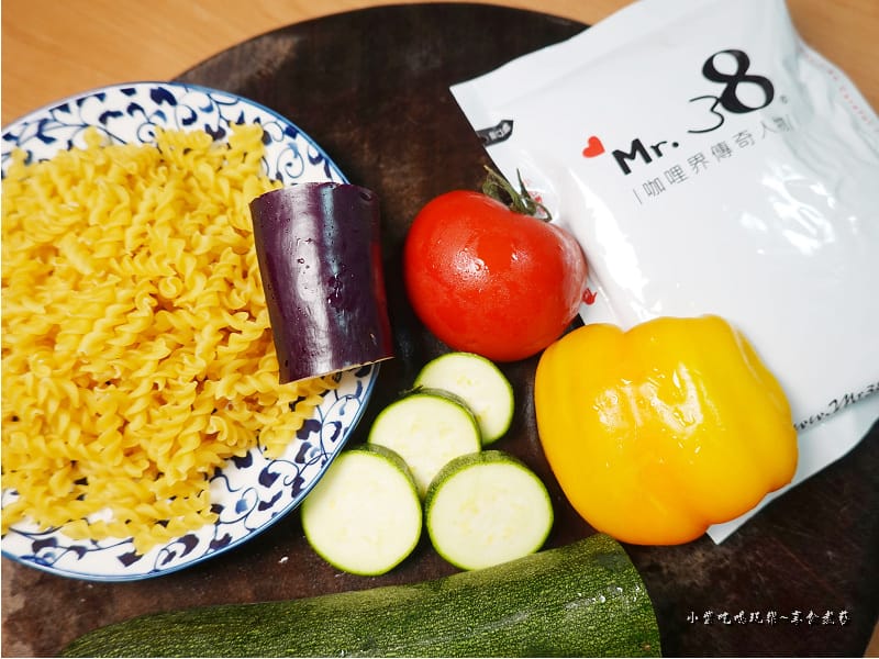 Mr38常溫經典嫩牛咖哩義大利麵 (2).jpg Mr38常溫經典嫩牛咖哩義大利麵 (2).jpg