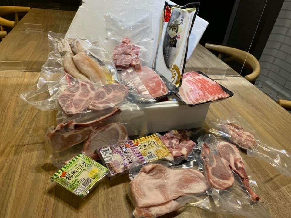 蒙古紅豬肉海鮮烤肉組.jpg