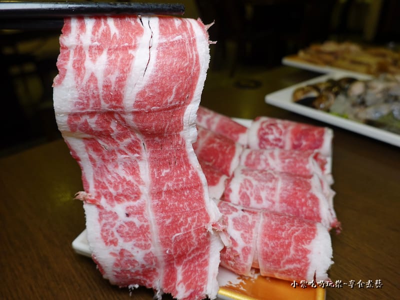 台灣沙朗牛肉-桃園鐵木真鴛鴦麻辣火鍋 (1).jpg