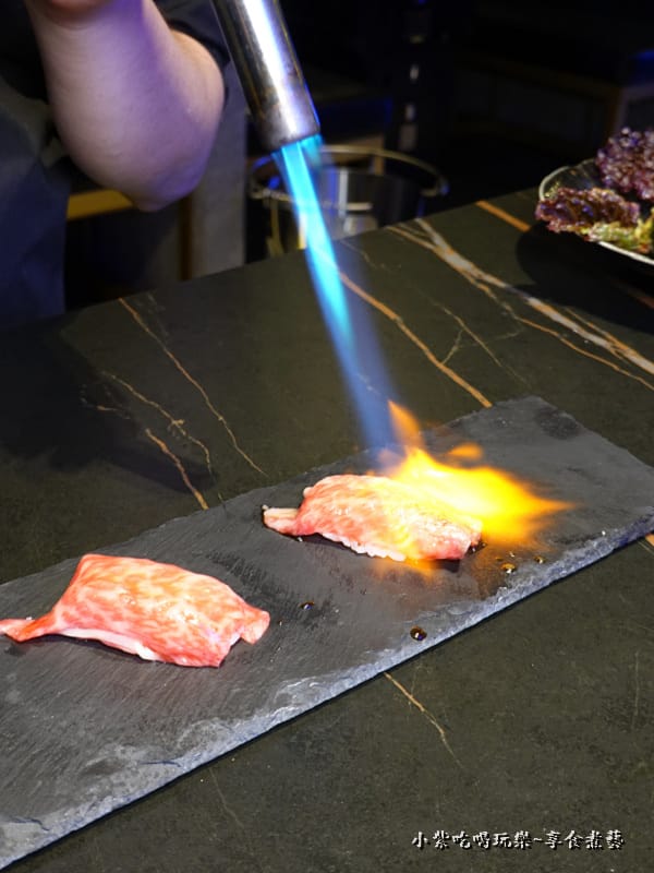 炙燒和牛握壽司-山上走走日式無菜單燒肉 (2).jpg