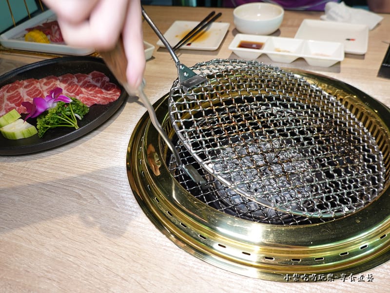 烤完第一道換烤網-紅巢燒肉工房.jpg 烤完第一道換烤網-紅巢燒肉工房.jpg