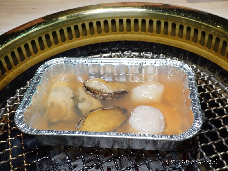 倒柴魚昆布湯煮-紅巢燒肉工房.jpg 倒柴魚昆布湯煮-紅巢燒肉工房.jpg