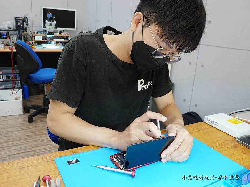 1紅-拆開更換原廠電池-pro fix中壢新生店.jpg 1紅-拆開更換原廠電池-pro fix中壢新生店.jpg