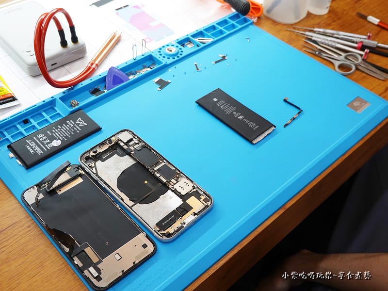 6白-拆下舊電池;新電池等放入晶片-pro fix中壢新生店.jpg 6白-拆下舊電池;新電池等放入晶片-pro fix中壢新生店.jpg