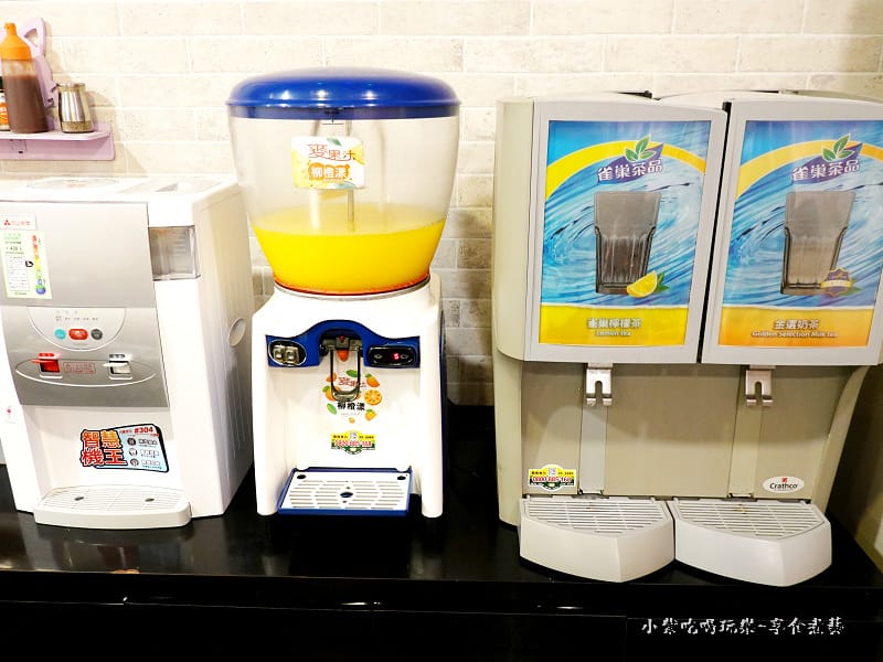 自助冷飲區-喵匠義式麵坊靜宜店.jpg 自助冷飲區-喵匠義式麵坊靜宜店.jpg