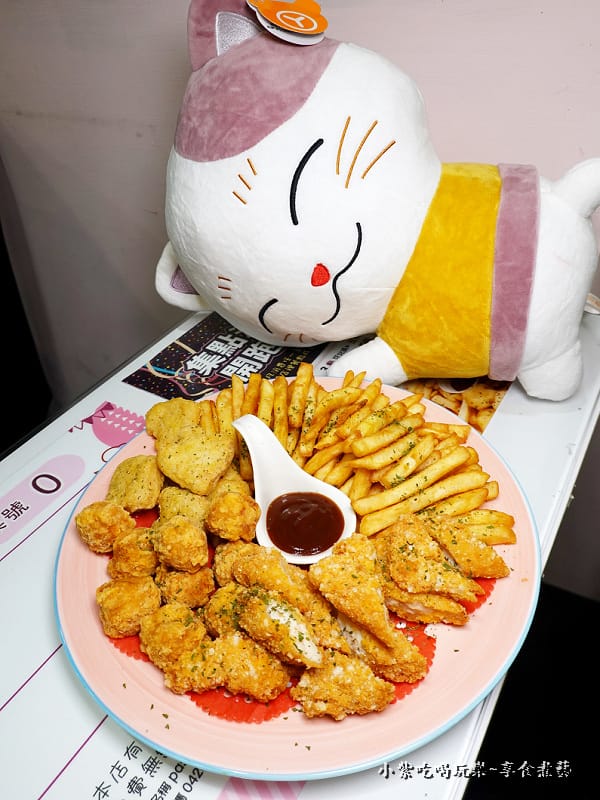 4人同行送酥炸大拼盤-喵匠義式麵坊靜宜店 (2).jpg 4人同行送酥炸大拼盤-喵匠義式麵坊靜宜店 (2).jpg