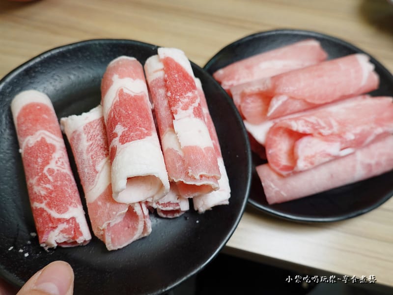鴛鴦鍋2盤肉-2023逸小鍋.jpg 鴛鴦鍋2盤肉-2023逸小鍋.jpg