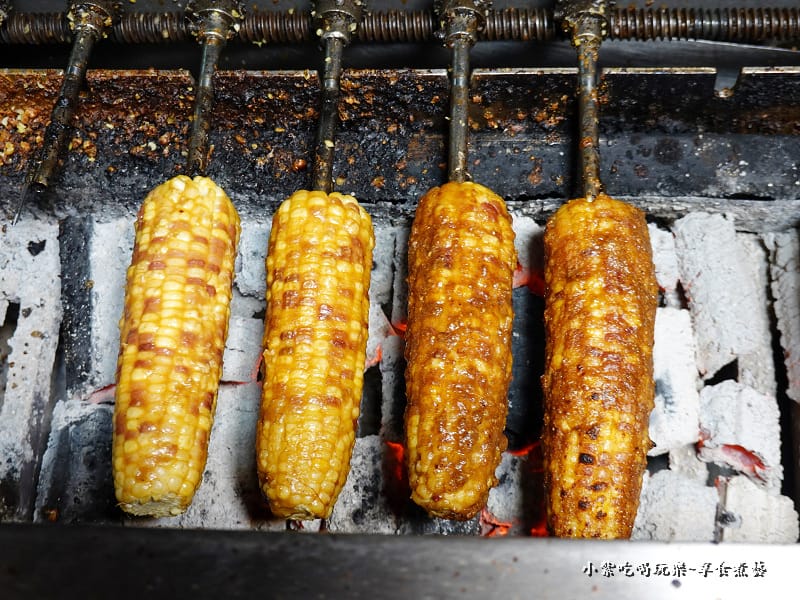 石頭碳烤玉米-三義夜市美食 (3).jpg 石頭碳烤玉米-三義夜市美食 (3).jpg