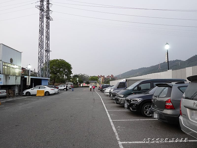 全聯三義店旁停車場-三義夜市美食 (2).jpg 全聯三義店旁停車場-三義夜市美食 (2).jpg