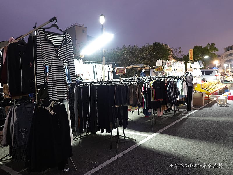 賣衣服-三義夜市.jpg 賣衣服-三義夜市.jpg