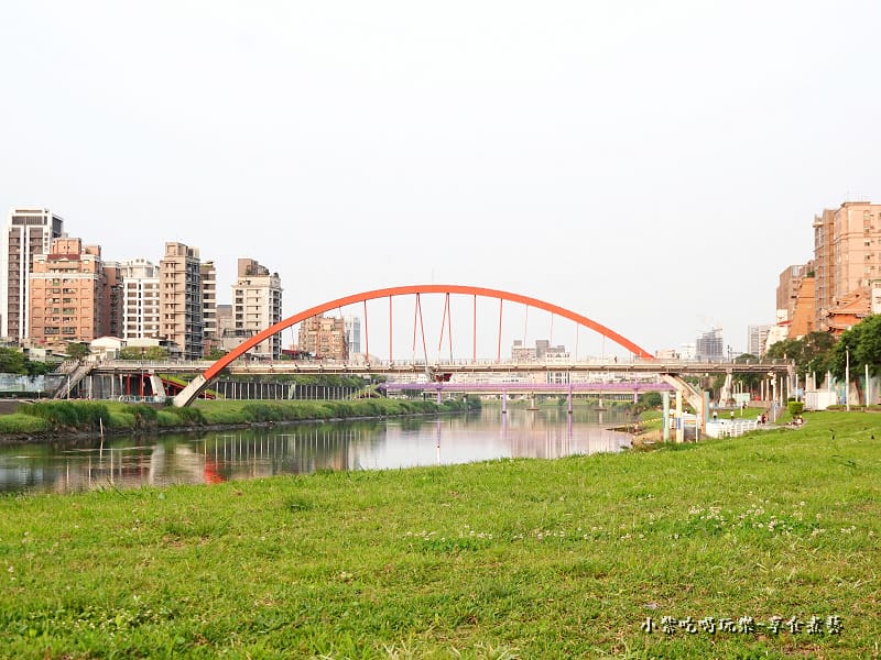 饒河夜市旁-河濱公園.jpg 饒河夜市旁-河濱公園.jpg