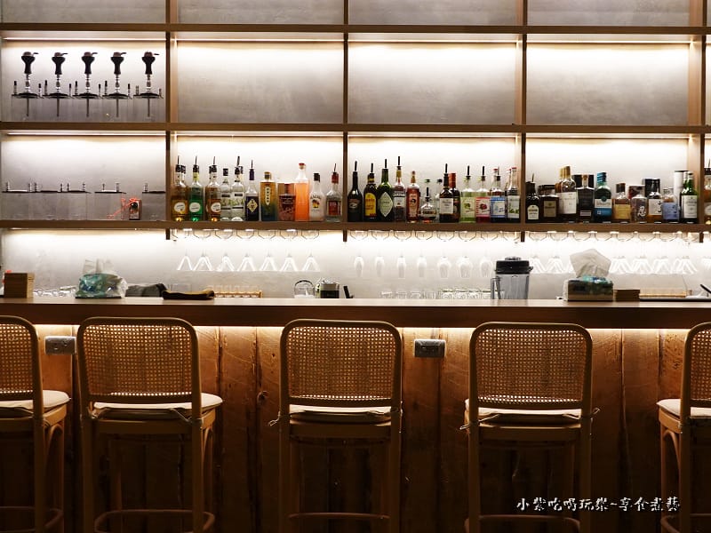 吧台區座位-sea daze沙灘酒吧 (3).jpg