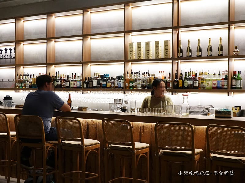 吧台區座位-sea daze沙灘酒吧 (1).jpg
